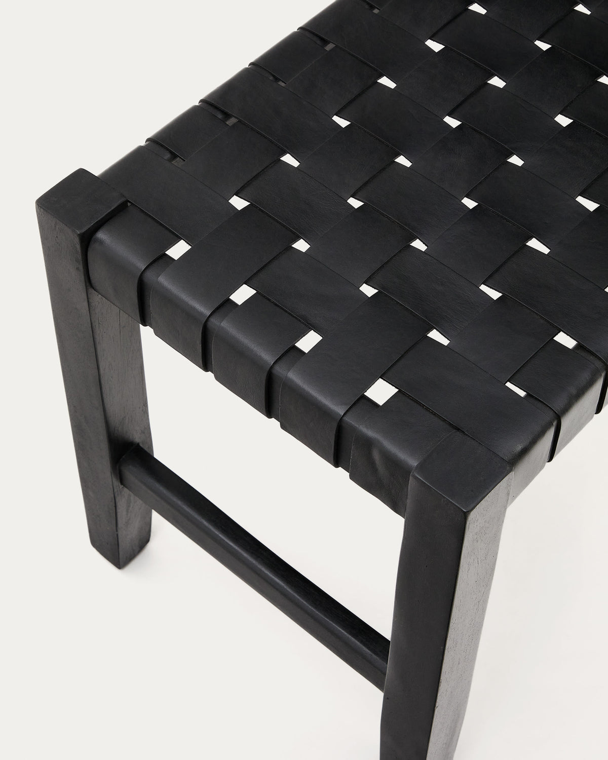 Banc Japandi en cuir tressé et bois d'acajou finition noire 120 cm - Calixta