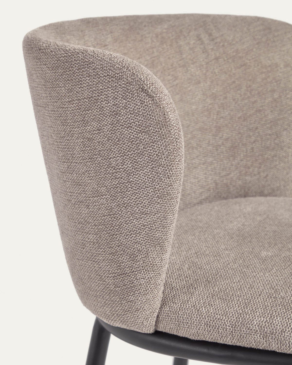 Chaise Japandi en chenille marron clair et pieds en acier avec finition noire - Ciselia