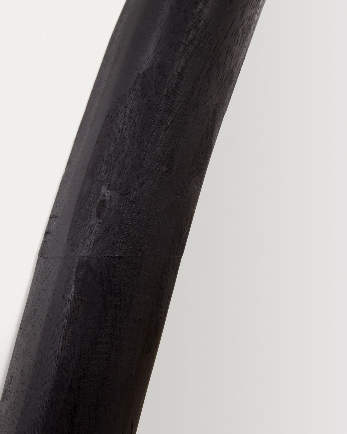 Miroir Japandi en bois de mungur avec finition noire Ø 60 x 110 cm - Magrit
