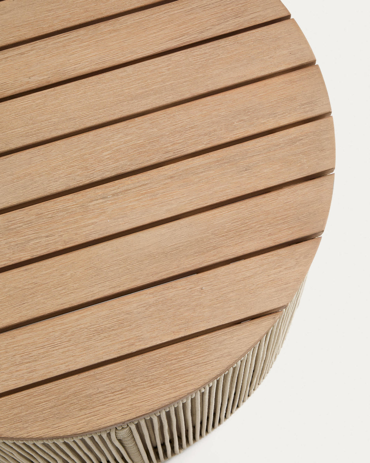 Table basse Japandi en acier, corde écrue et bois d'acacia Ø 70 cm - Dandara