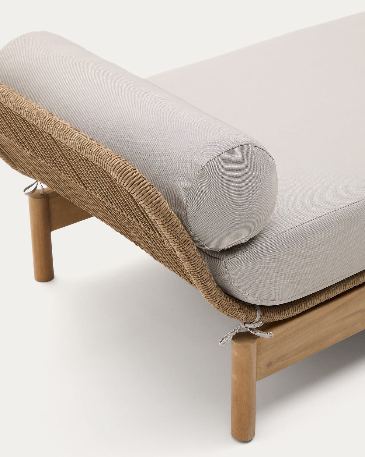 Bain de soleil Japandi beige en corde et bois d'acacia - Catalina