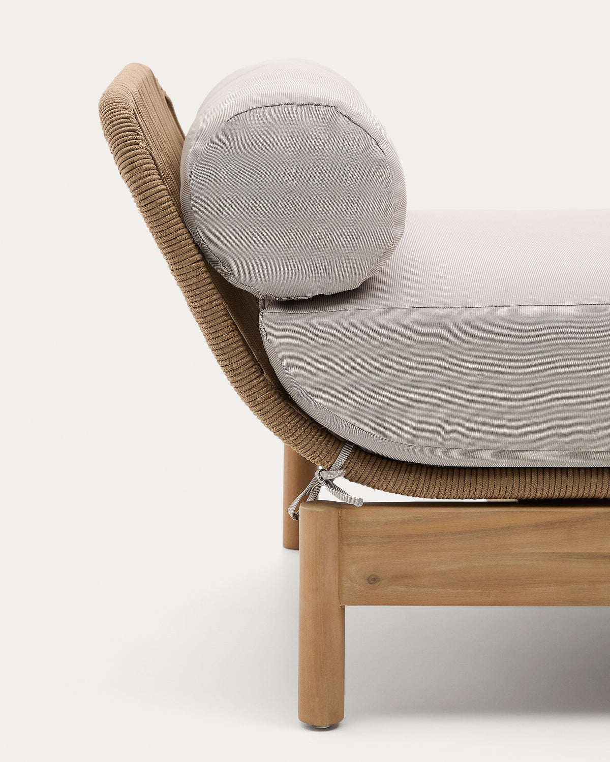 Bain de soleil Japandi beige en corde et bois d'acacia - Catalina