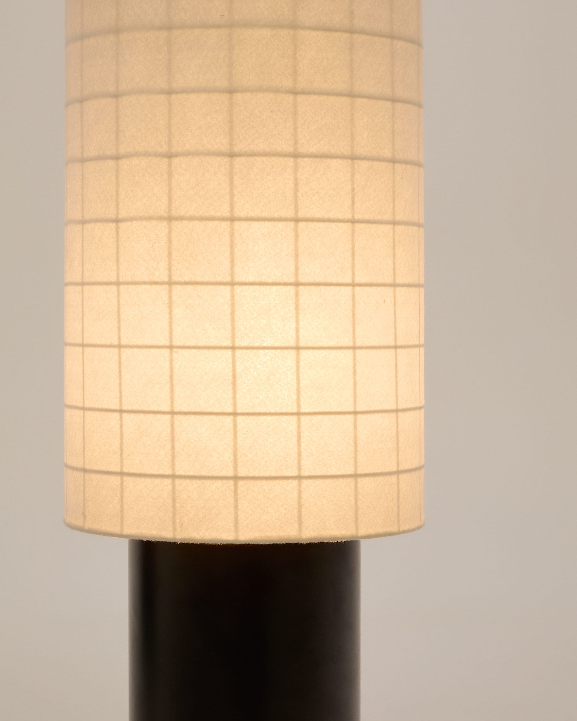 Lampadaire Japandi en métal noir et abat-jour en coton - Dulan