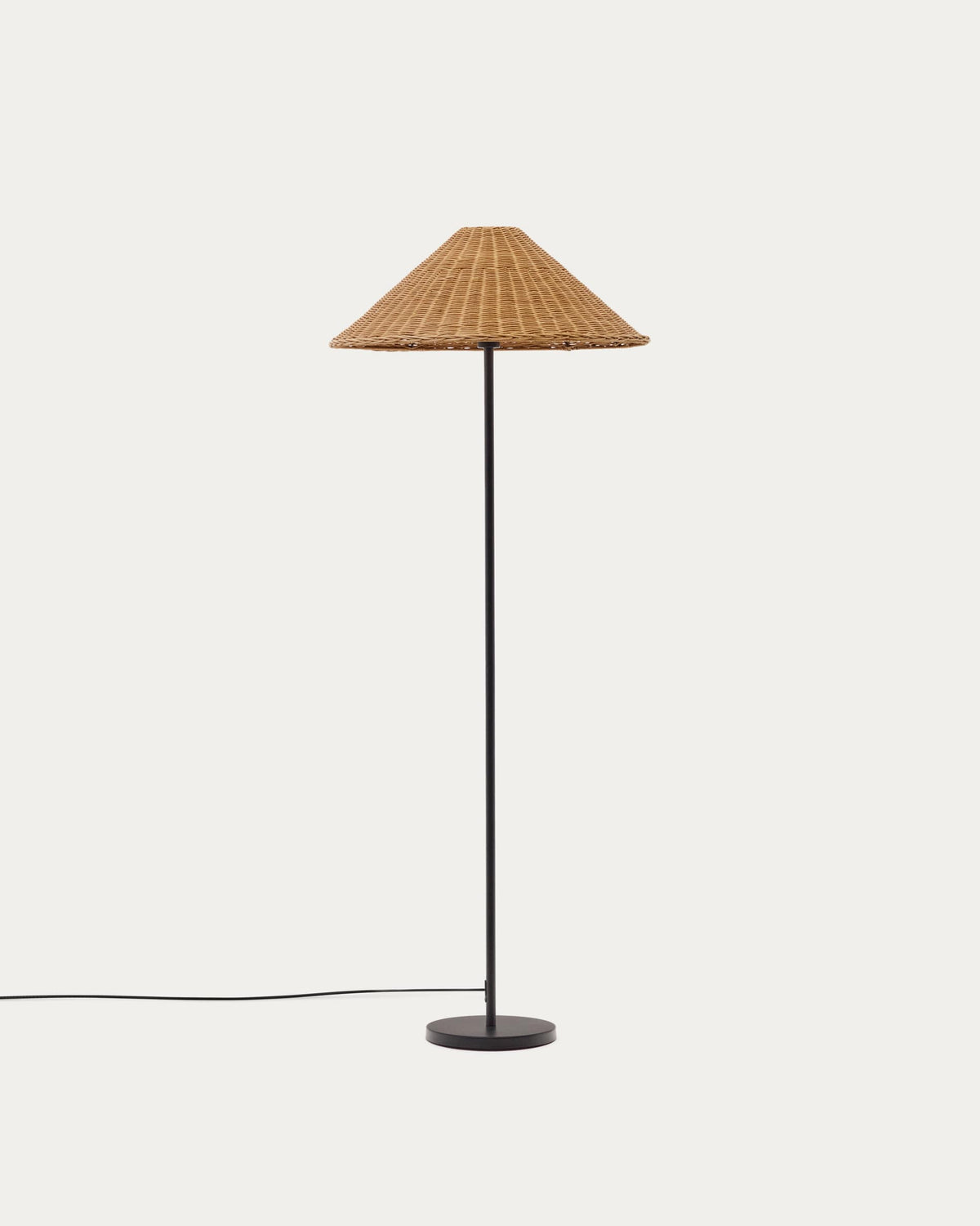 Lampadaire Japandi en rotin et métal avec finition peinture noire - Urania