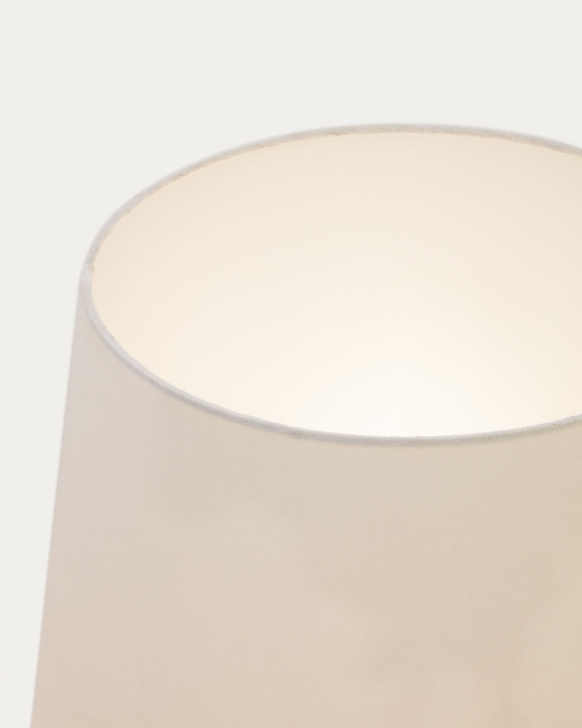 Lampadaire Japandi en bois avec finition naturelle - Marga