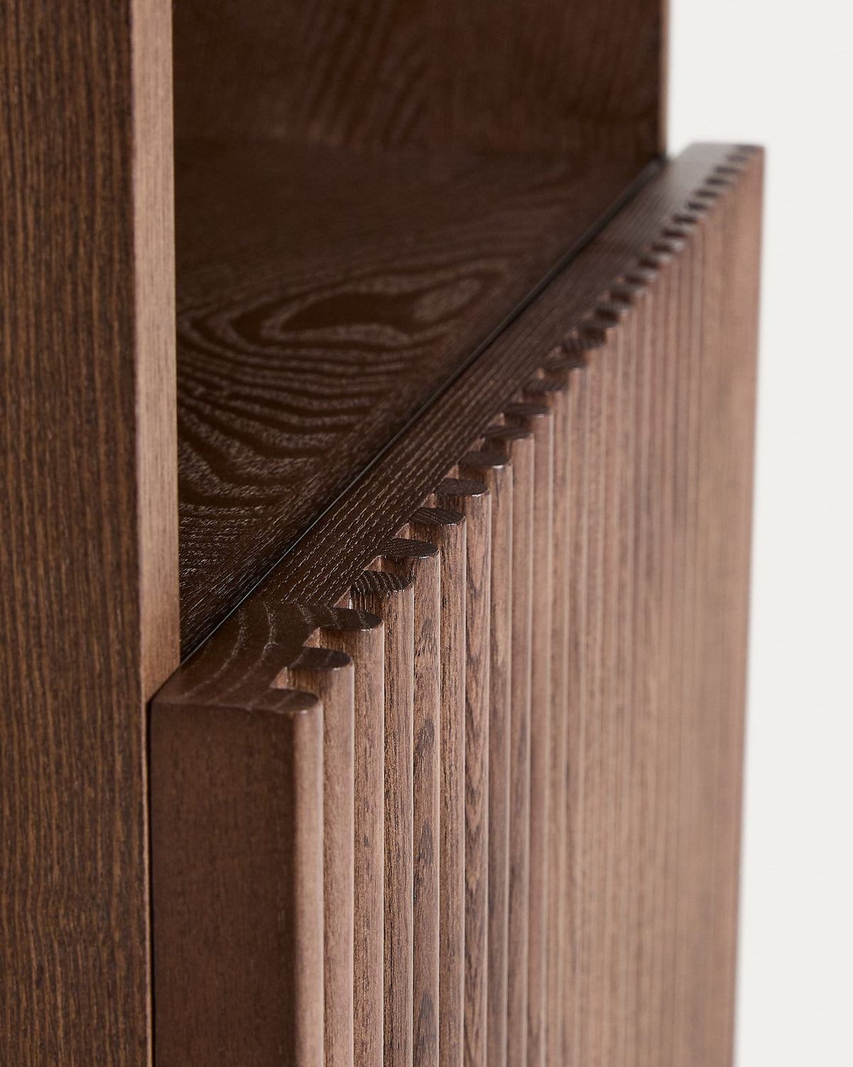Table de nuit Japandi en placage et bois de frêne finition ton noyer 53 x 62,5 cm - Beyla