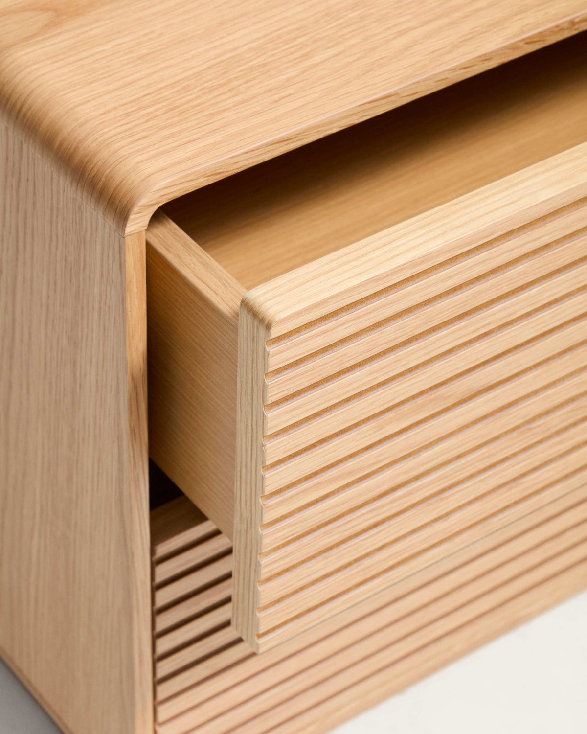 Table de nuit Japandi 2 tiroirs en placage de chêne finition naturelle 60 x 52 cm - Norlen