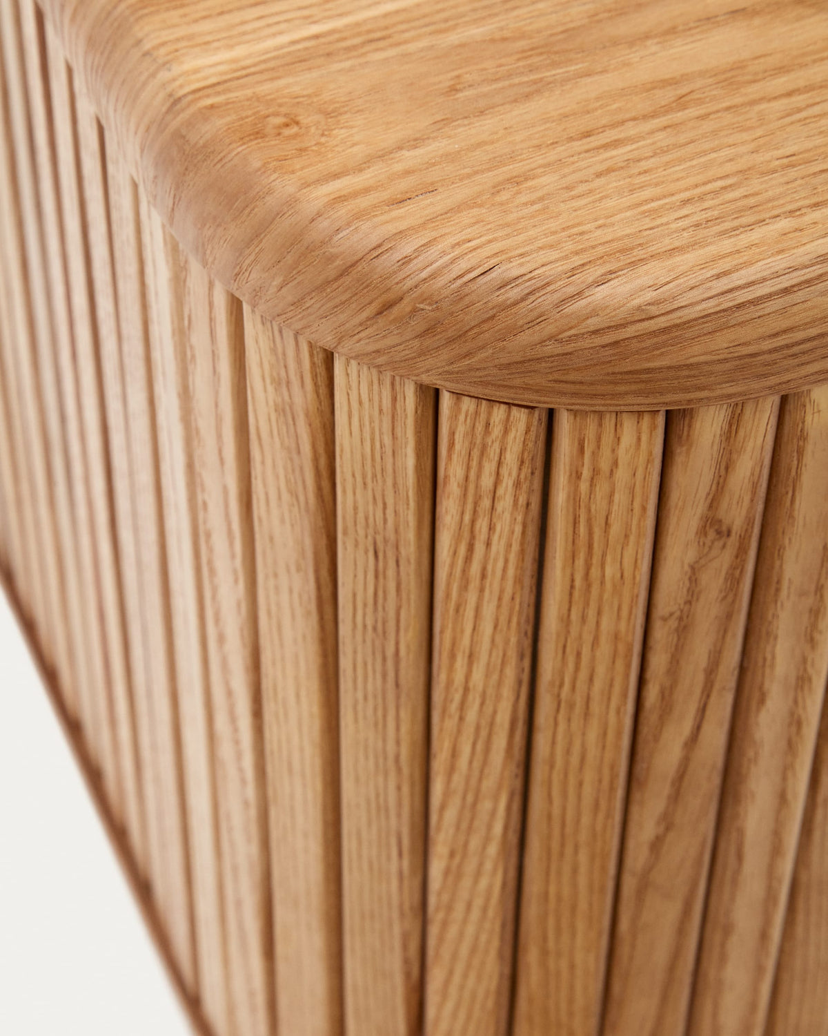 Table de chevet Japandi en placage de frêne finition naturelle 50 x 55 cm - Mailen