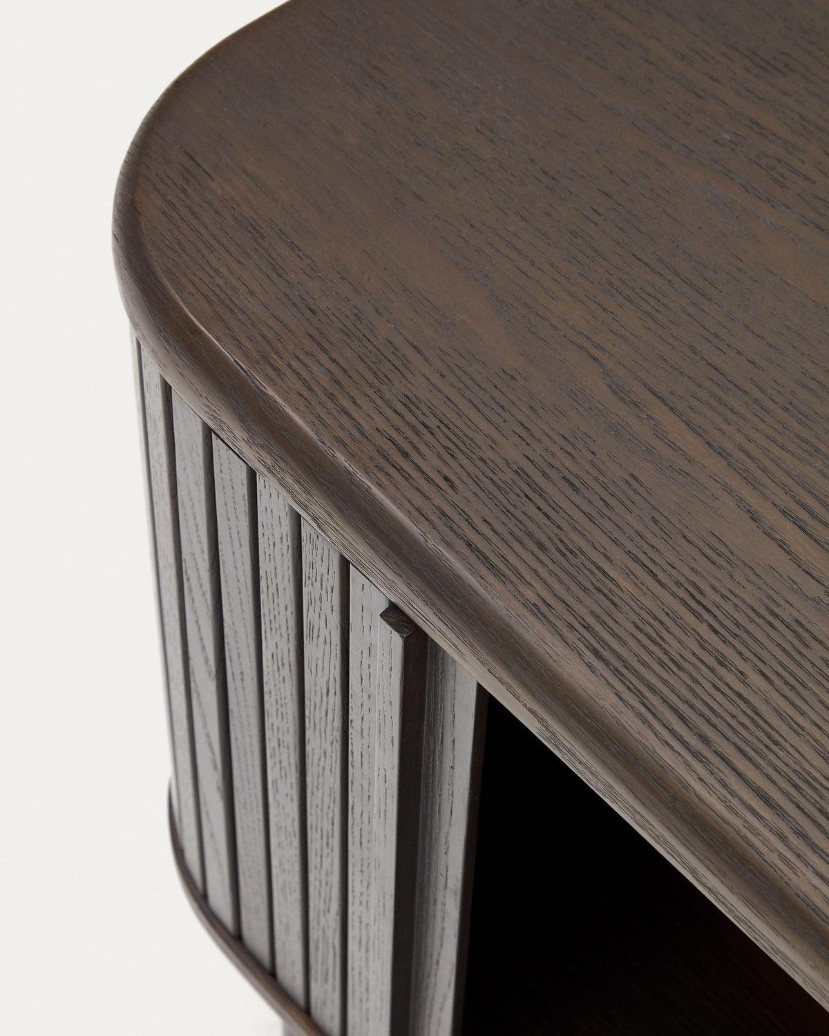 Table de chevet Japandi en placage de frêne finition foncée 50 x 55 cm - Mailen