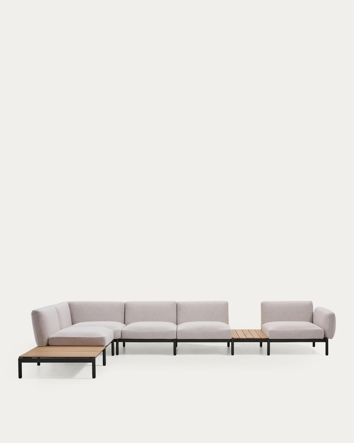 Canapé d'angle modulable d'extérieur Japandi 5 places revêtement beige et aluminium gris accompagné de tables en teck 277 x 446 cm - Sorells