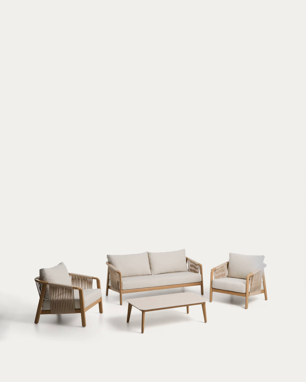 Ensemble d'extérieur Japandi avec canapé 3 places, 2 fauteuils et table en aluminium avec finition effet bois et coussins écrus - Sirte
