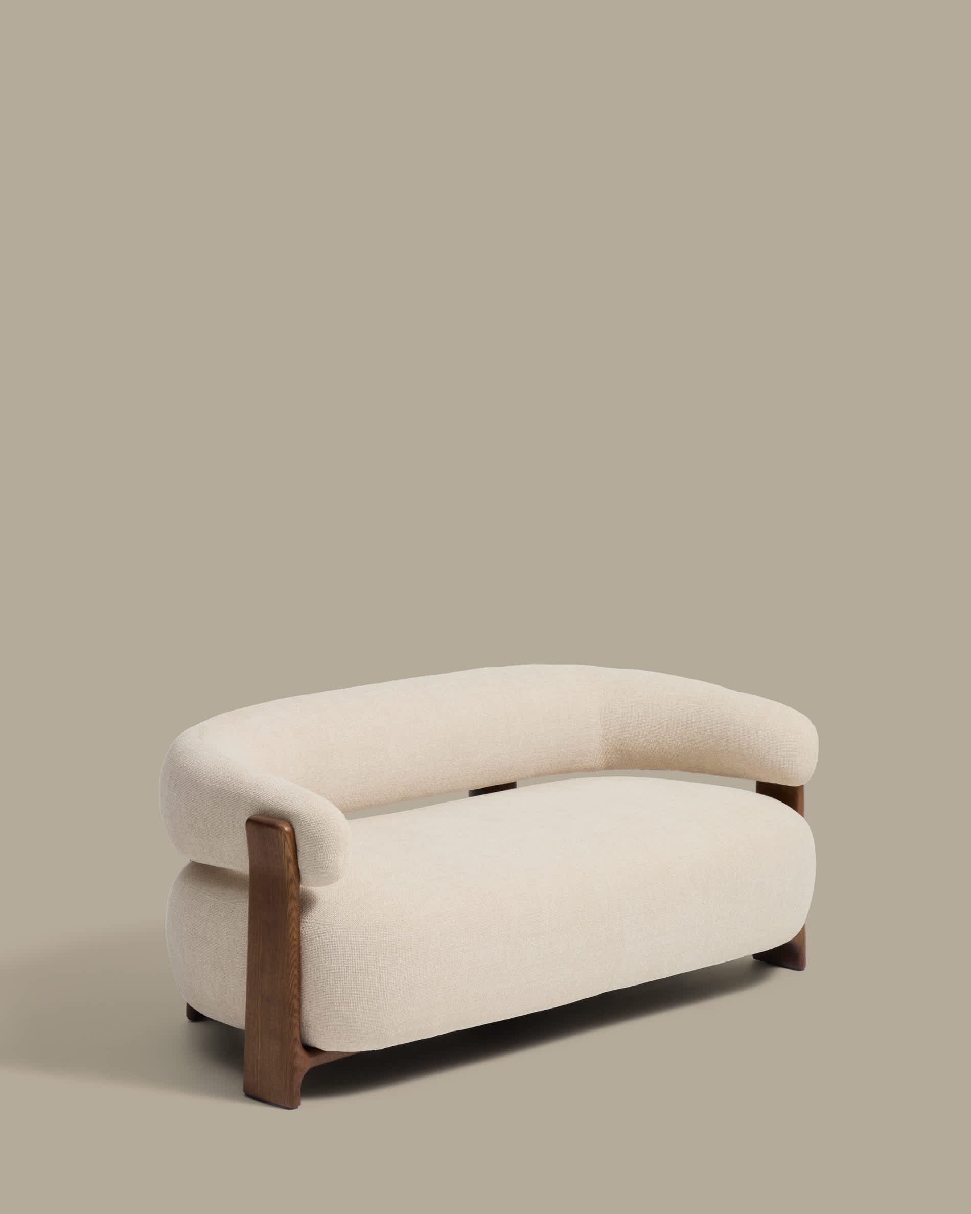 Canapé Japandi 2 places en chenille beige et pieds en bois de frêne finition noyer 155 cm - Granite