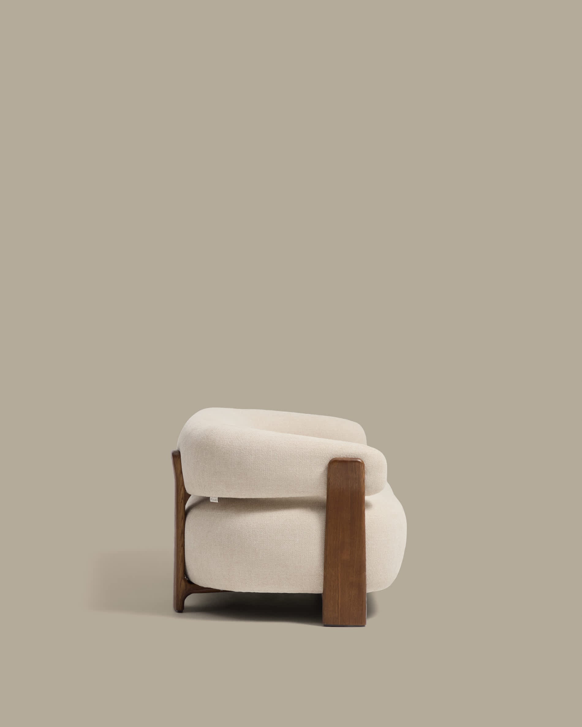 Canapé Japandi 2 places en chenille beige et pieds en bois de frêne finition noyer 155 cm - Granite