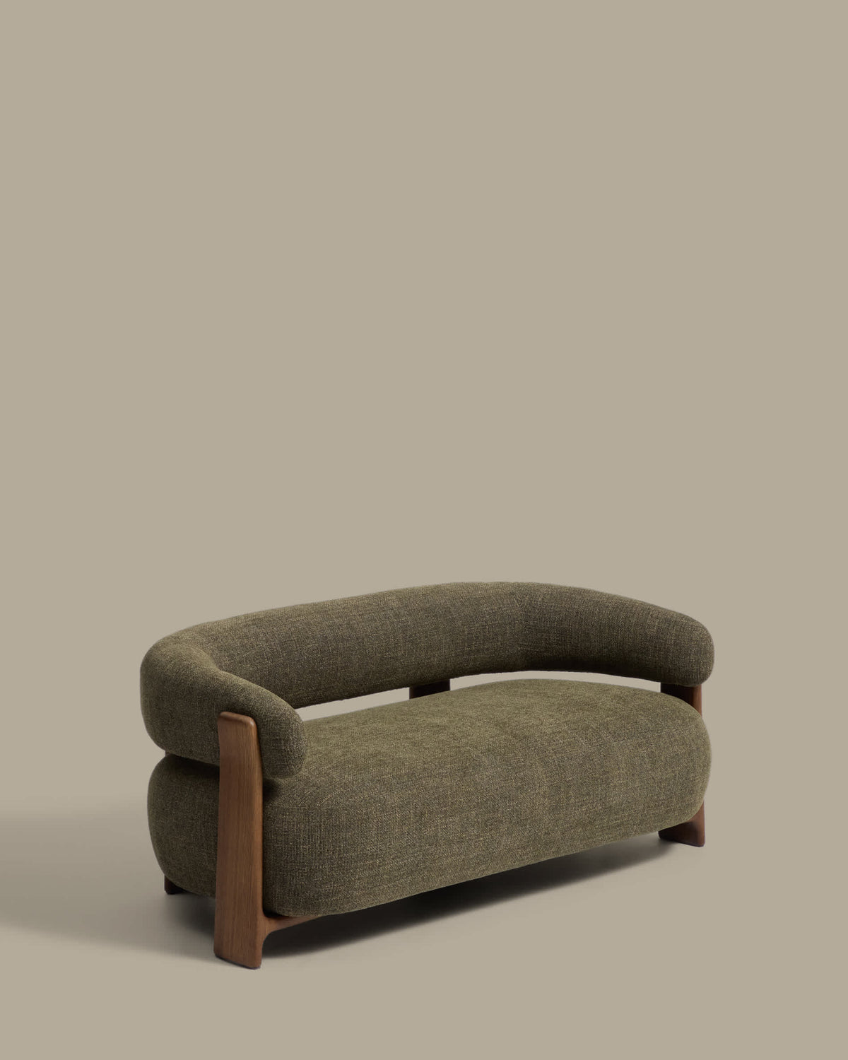 Canapé Japandi 2 places en chenille verte et pieds en bois de frêne finition noyer 155 cm - Granite