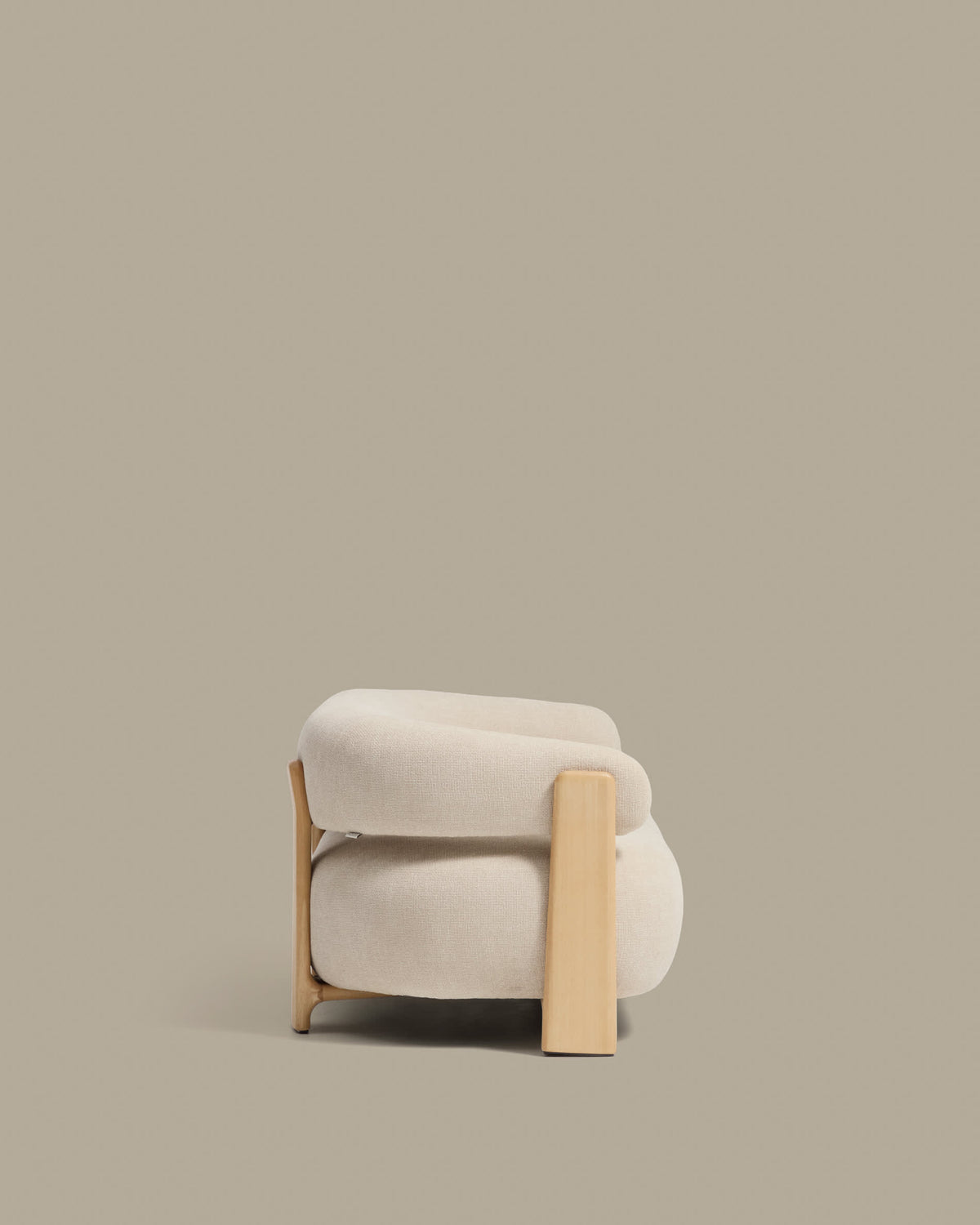 Canapé Japandi 2 places en chenille beige et pieds en bois de frêne finition naturelle 155 cm - Granite