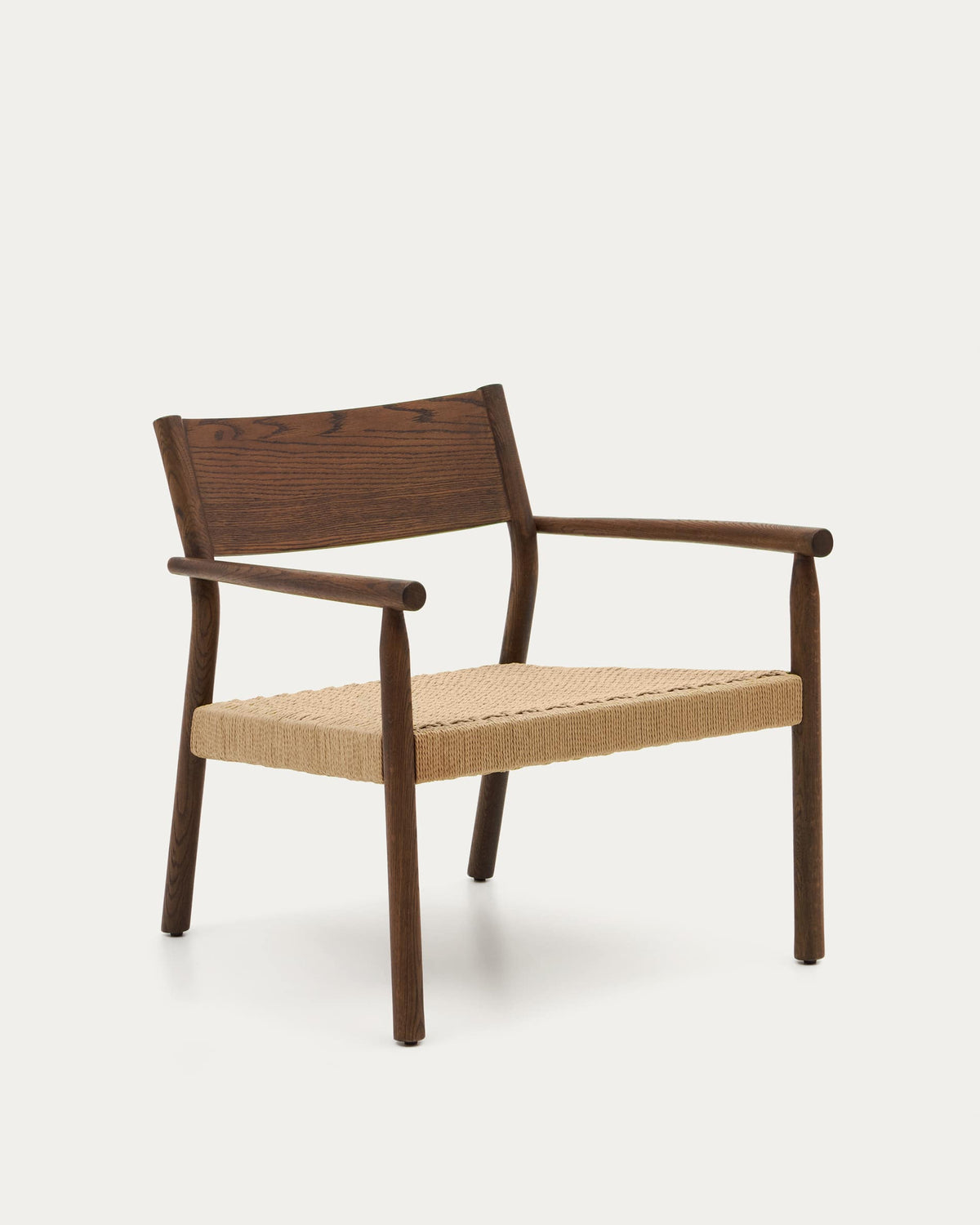 Fauteuil Japandi en bois de chêne massif avec finition noyer et assise en corde de papier - Yalia