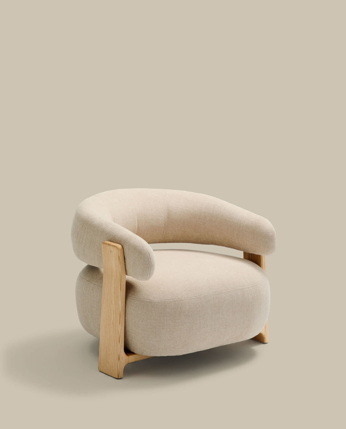 Fauteuil Japandi tissu chenille beige pieds en bois de frêne finition ton naturel - Granite