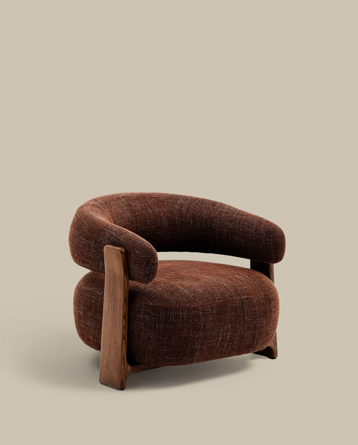 Fauteuil Japandi en tissu chenille marron et pieds en bois de frêne finition noyer - Granite