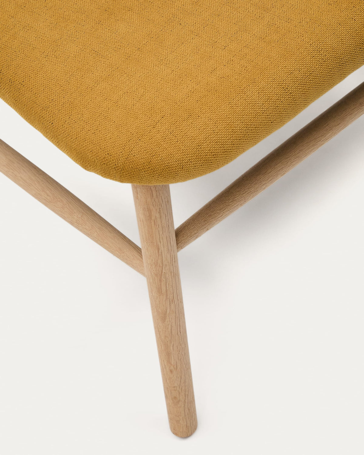 Fauteuil Japandi en tissu chenille moutarde et bois de chêne - Helda
