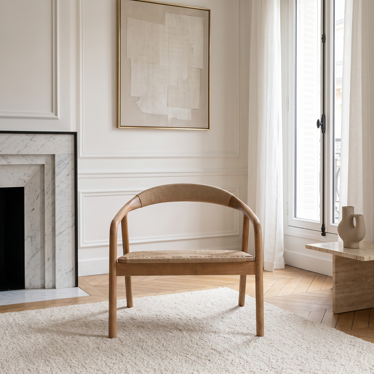 Fauteuil Japandi en bois de chêne avec finition ton naturel et corde en papier beige