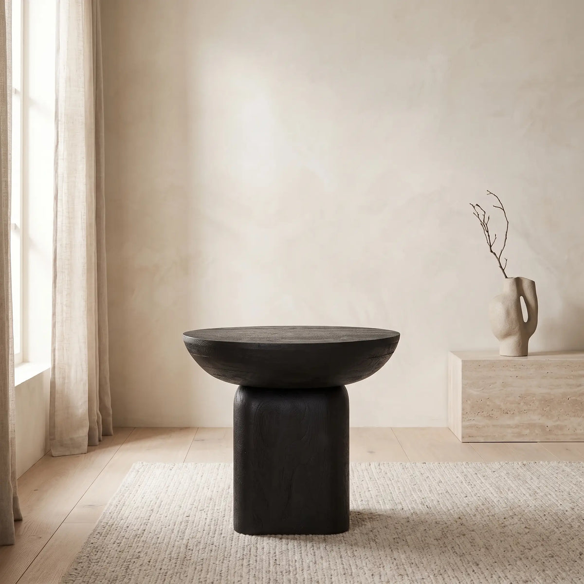 Table auxiliaire Japandi en bois d'acacia finition noire Ø 50 cm - Ovak