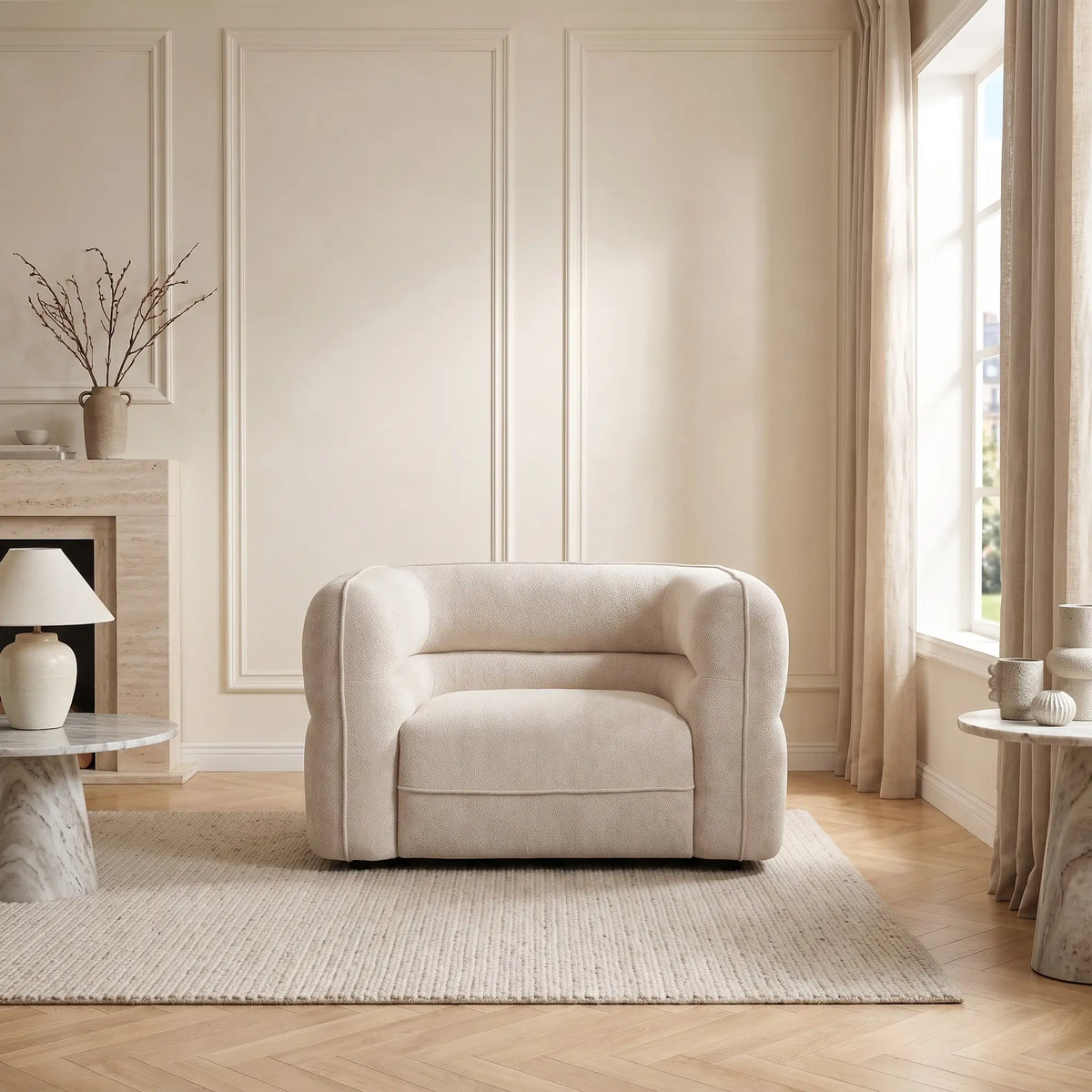 Fauteuil Japandi lounge arrondi en tissu chenille beige - Taliena